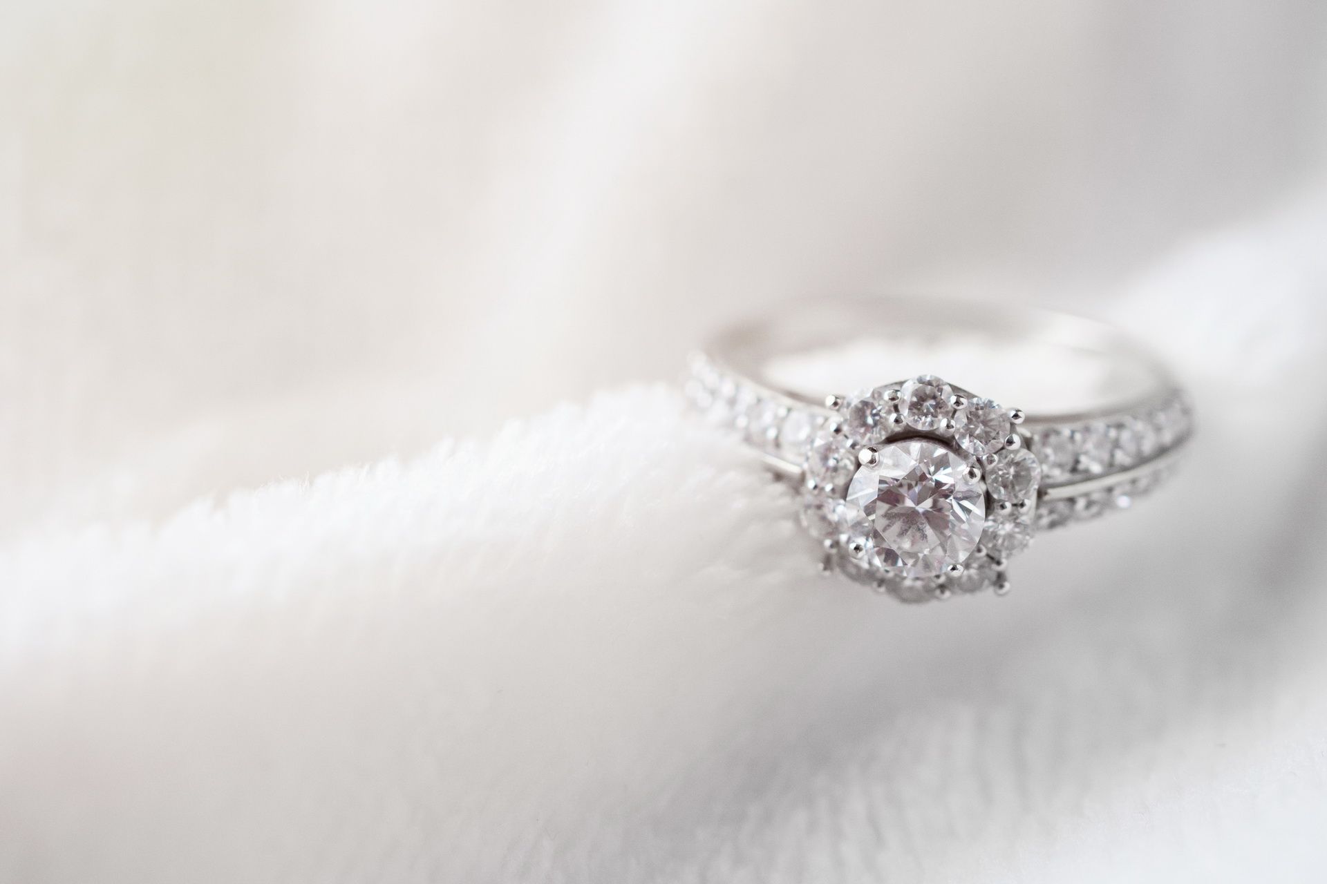 luxury-jewelry-diamond-ring-white-fur-texture.jpg